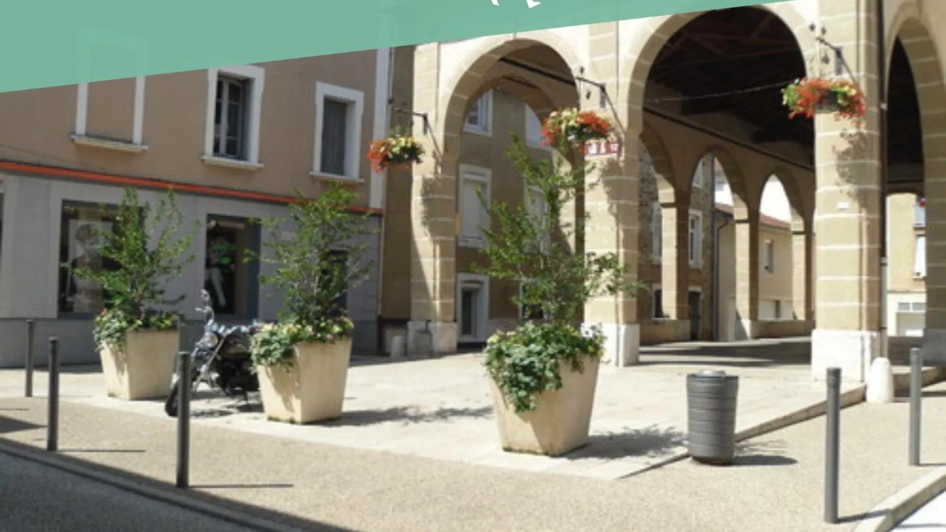 Les Volets Bleus - Centre Ville - Wifi By Cle Hotes Saint-Vallier  0*, Saint-Vallier (Drome) Francia